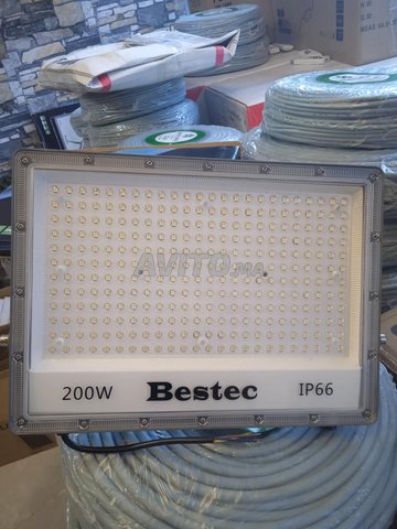 Projecteur LED 200W Bestec – Haute performance