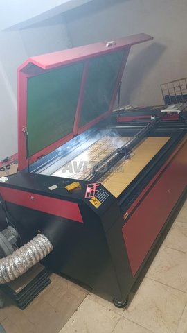 Machine laser co2 140cm x 90cm presque neuf 130w 