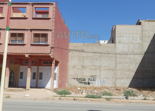 terrain r4 sur un boulverad commercial a berkane