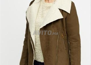 سترة جلد صناعي زيتوني غير متماثلة بسحاب