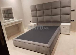 tête de lit rembourrée en gris