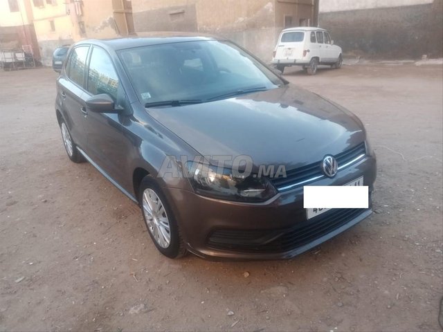 Volkswagen Polo Essence 1er main 2015 à Casablanca