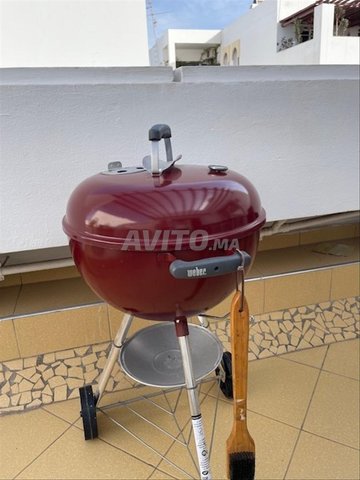 Barbecue WEBER OTO CRIMSON à charbon de bois