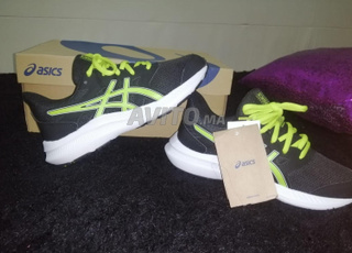 حذاء رياضي من ماركة  asics (original )