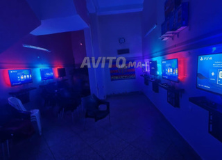 PS4 Slim avec Jeux et Ecran et 2 Mannet d'origine