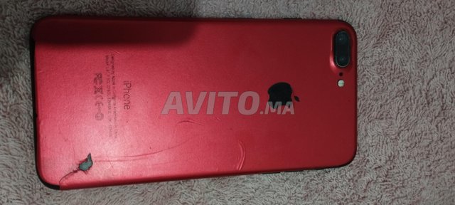iphone 8 plus kaych3al mli kadiro f charge 