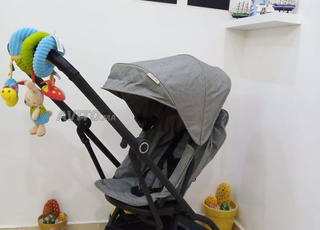 عربة أطفال Cybex كالجديدة