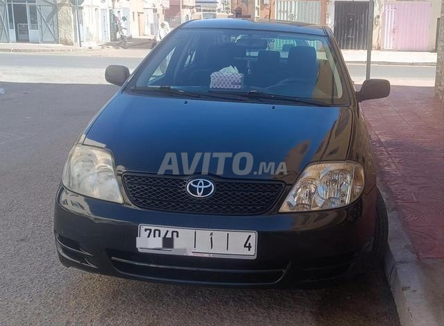Toyota Corolla Essence Manuelle 2004 à Laâyoune - 2