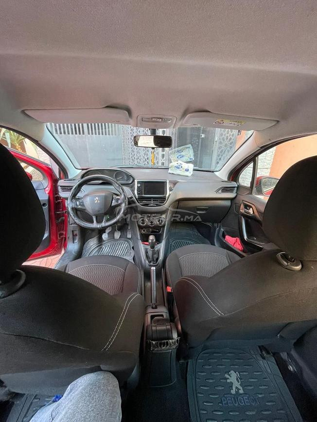 Peugeot 208 3amrra 2 em main 