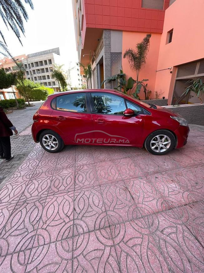 Peugeot 208 3amrra 2 em main 