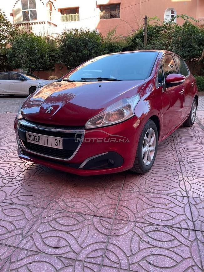 Peugeot 208 3amrra 2 em main 