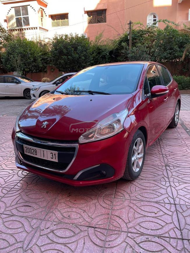 Peugeot 208 3amrra 2 em main 