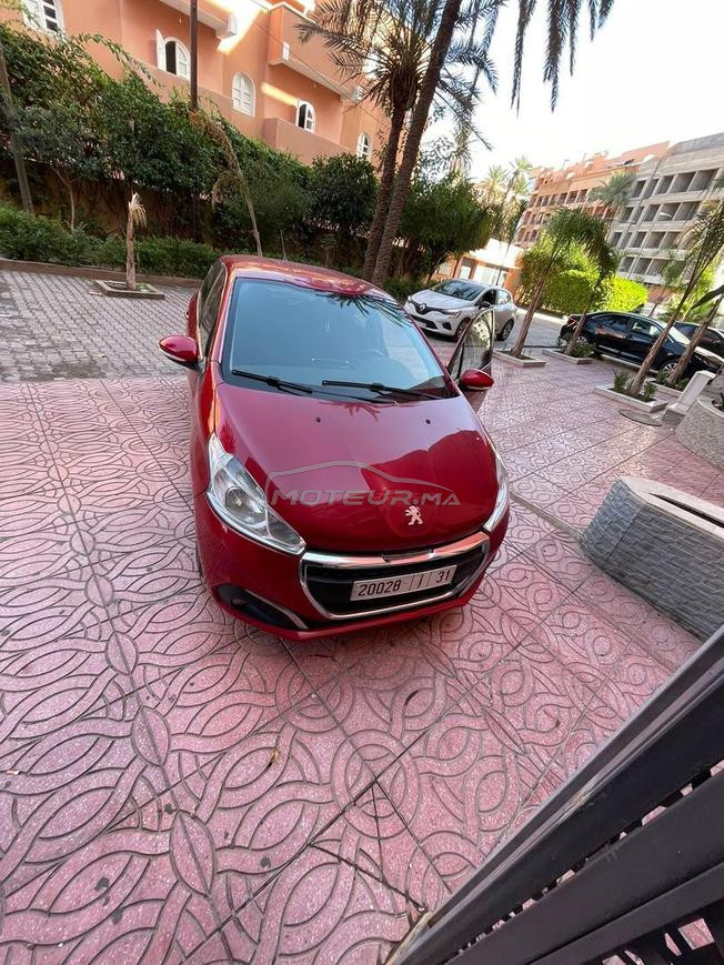 Peugeot 208 3amrra 2 em main 