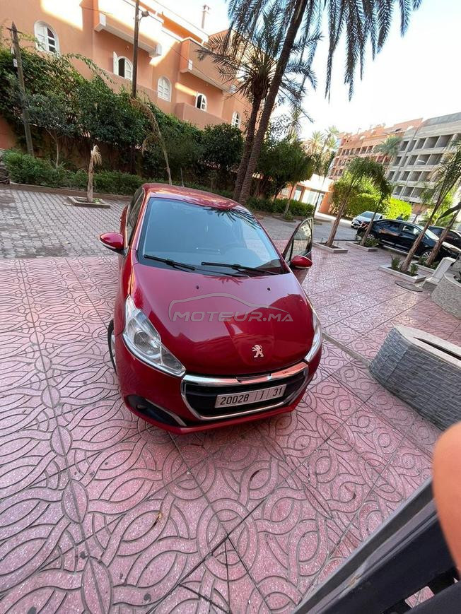 Peugeot 208 3amrra 2 em main 