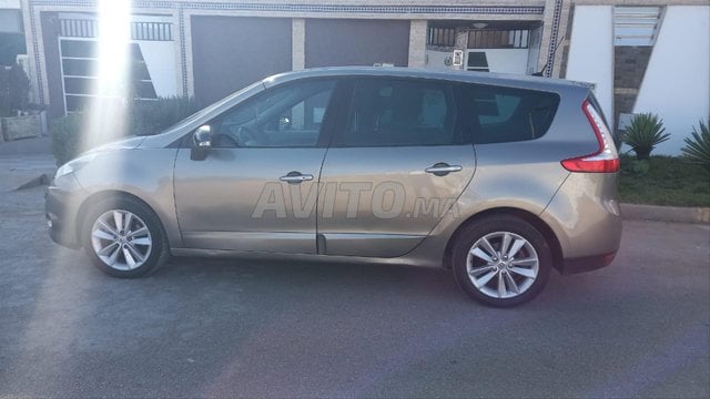 رونو سنيك ديزل يدوي 2011 في القنيطرة الديوانة 2018