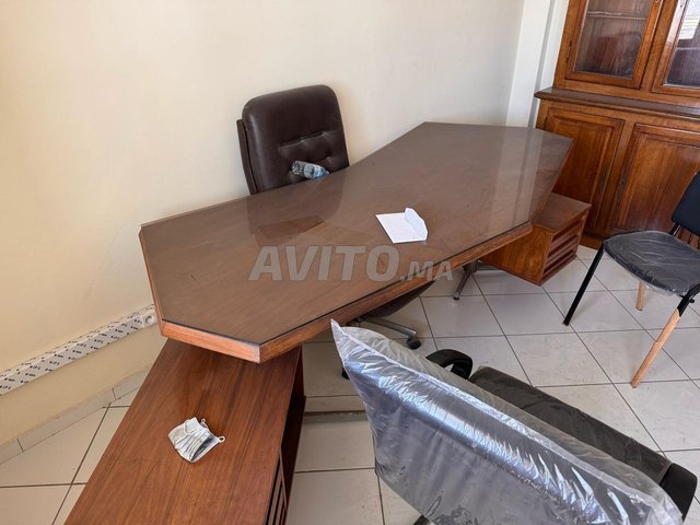 Bureau vintage des 70s avec plateau en verre