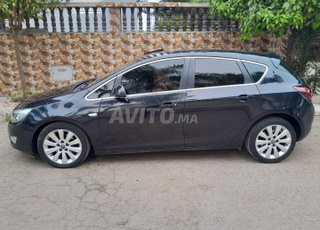 Opel Astra Diesel Manuelle 2011 à Berrechid