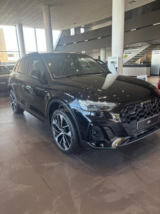 Audi Q5 Diesel Automatique 8/2022 à Rabat