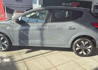 سيارة كليو 5 للإيجار في طنجة