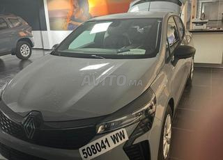 كراء سيارة من نوع رفيع CLIO RENAULT