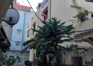 هوتة 2 ديور للبيع حدا بعضوم ف مسنانة ب 3 فرشادات