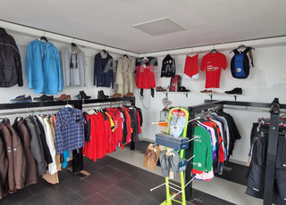 Grosse quantité de vêtements de marque