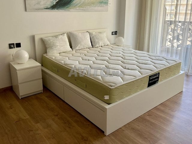 MALM IKEA Lit 180 avec 2 tables de chevet 