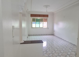 شقة للكراء علي شارع رئيسي بلاصا طورو 