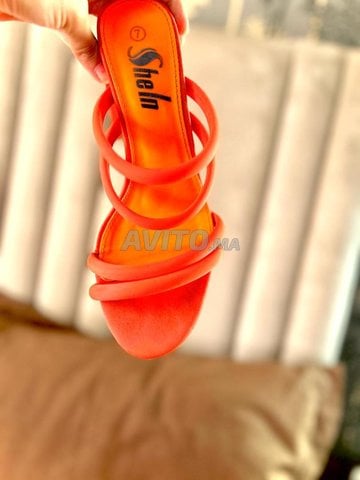 des sandales neuve pointure 37/38