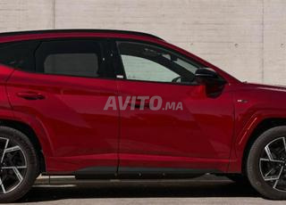 سيارة فاخرة حمراء للإيجار