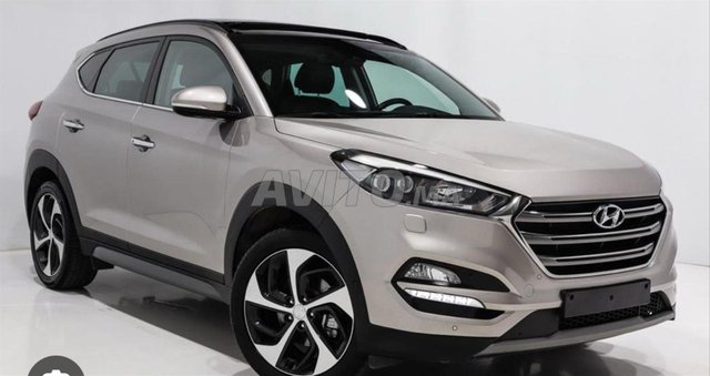 Voiture Beige pour location à Salé