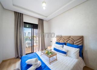 شقة فاخرة مع مسبح وحديقة