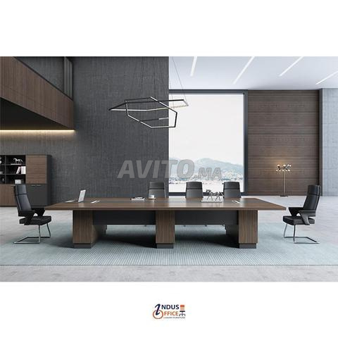 Bureaux disponible en stock 