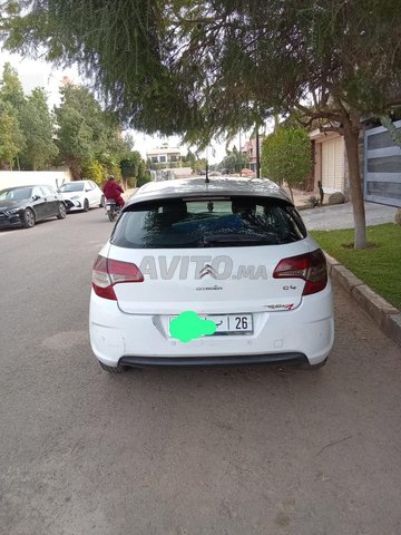 Citroen C4 essence 8cv modèle 2013
