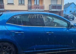 ميغان زرقاء للإيجار في طنجة