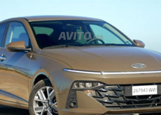 Hyundai Marron Élégante pour location