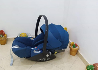 مقعد سيارة Claude z i seize شبه جديد