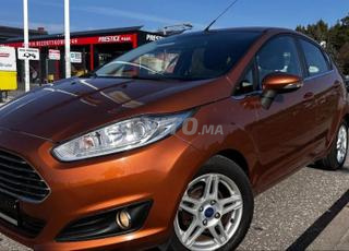 فورد فييستا برتقالية للإيجار في طنجة