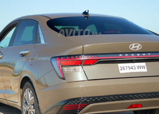 Hyundai Accent marron pour location à Tanger