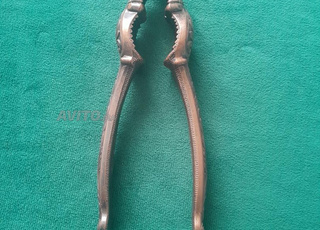 cassé noix au désigne royal vintage cuivre