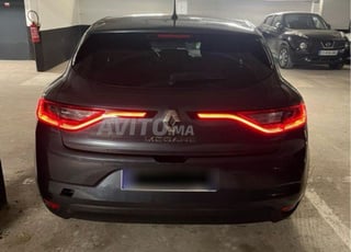 Megane noire à louer