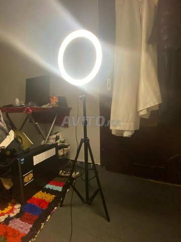 Ring light ba9a jdida bola m3a troi colore