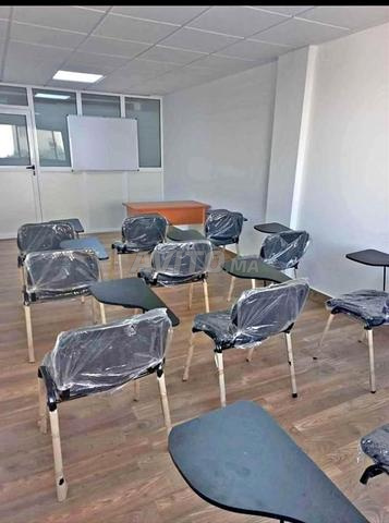 fabrication leS chaise en tissu et semi métallique