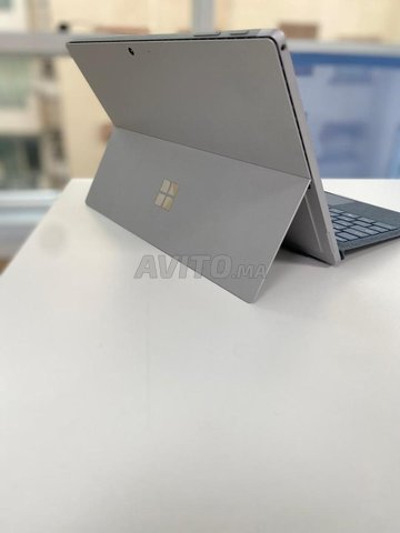 Surface Pro 4 i5 8 Go RAM 256 Go SSD  Qwerty 