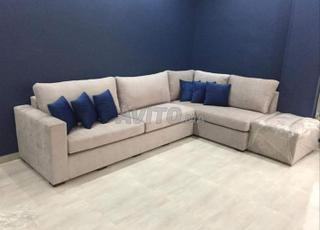 canapé beige en forme de L
