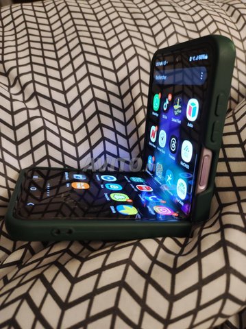 Samsung flip 3-  5G