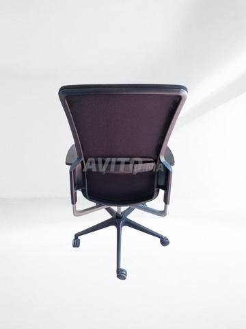 كرسي يوروسيت E8 بدعم قطني رمادي وأسود