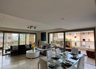 Appartement à louer 200 m² à PLAGE DES NATIONS