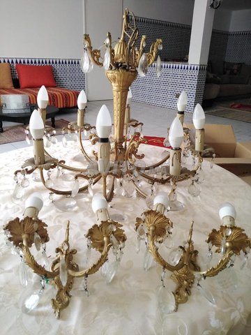 je vends un lustre en bronze et 2 appliques 