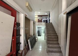 magnifique local commercial vide